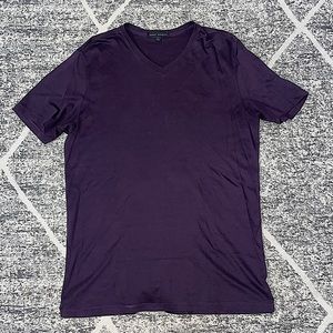 Robert Barakett Plum/purple regular fit v neck tshirt.